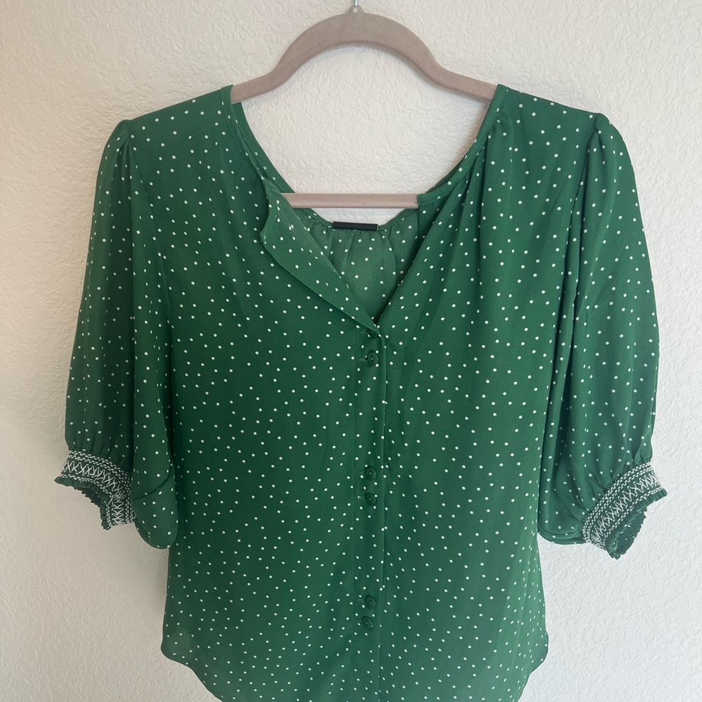 Super cute green polka dot blouse!